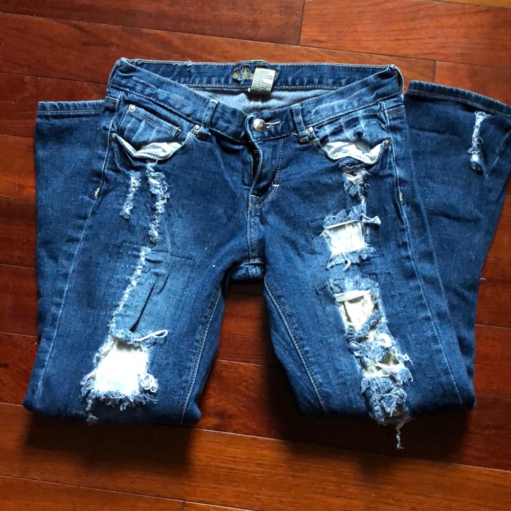 🌸So Cute🌸Women’s distressed cropped jeans